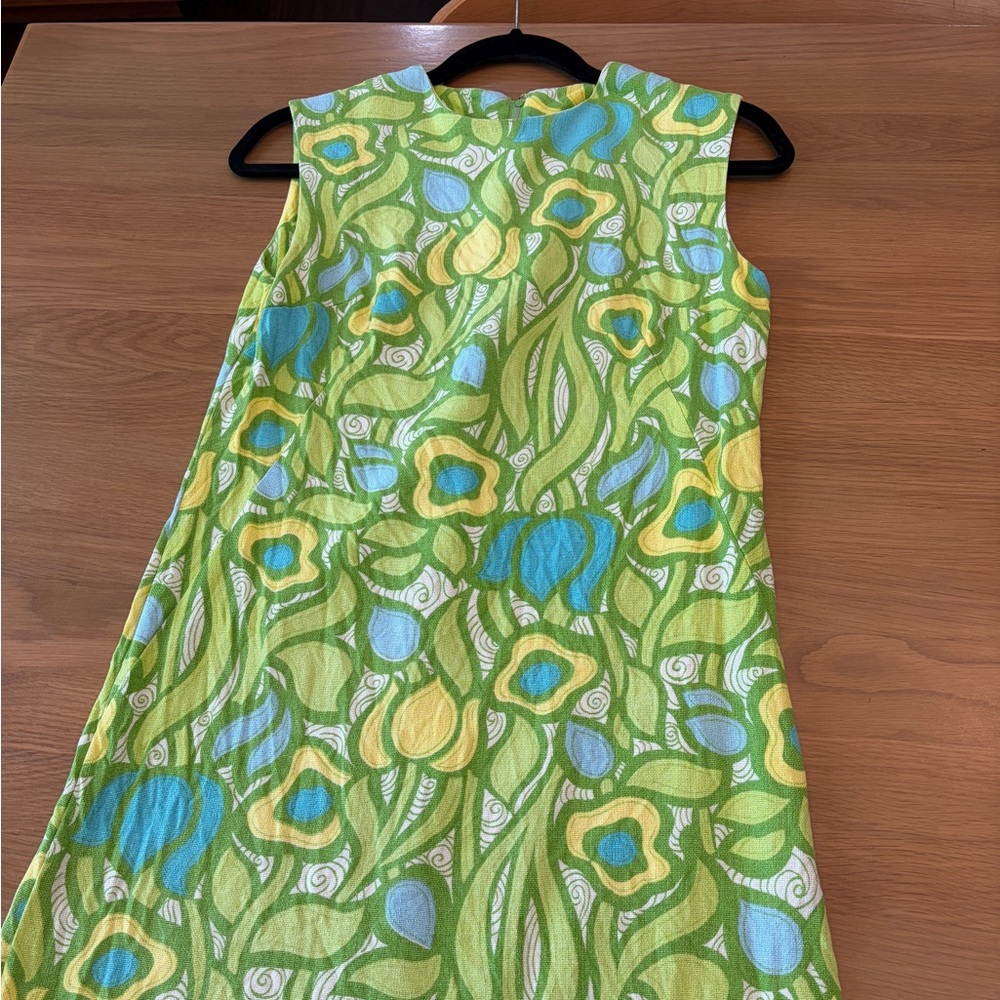 Vintage Green Floral Shift Dress with Blue & Yellow Accents